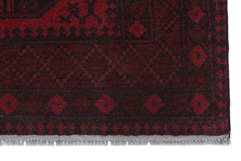 Handknuten Akhche Oriental rug in red and gold, 141 x 103 cm, showcasing intricate patterns and textures.