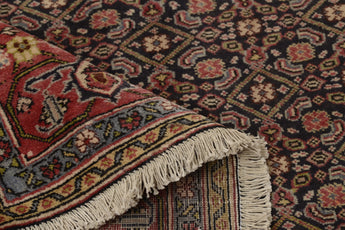 Handknuten Ardebil Persian carpet by Orientmattor, 284x190 cm, featuring traditional intricate patterns and rich colors.