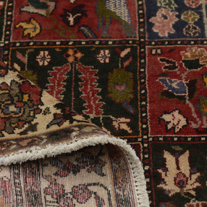 Handknuten Bakhtiar Oriental carpet by Orientmattor, 284 x 212 cm, featuring intricate traditional patterns on a classic rug.