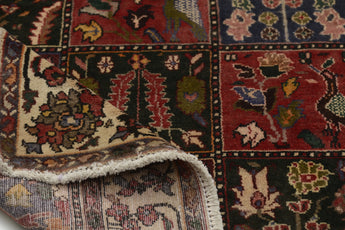 Handknuten Bakhtiar Oriental carpet by Orientmattor, 284 x 212 cm, featuring intricate traditional patterns on a classic rug.