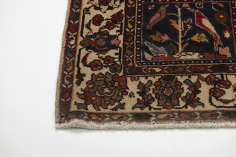 Handwoven Bakhtiar Oriental rug by Orientmattor, classic carpet with intricate patterns, measuring 284 x 212 cm.