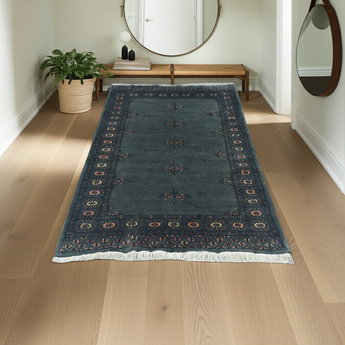 Handknuten Matta Bokhara Oriental, classic carpet from Orientmattor, 130x95 cm with intricate traditional patterns.