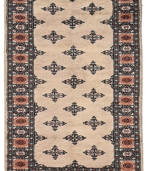 Orientmattor handknuten Bokhara Oriental rug, classic carpet in 137x75 cm, detailed geometric pattern on woven textile.
