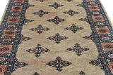 Orientmattor Handknuten Matta Bokhara Oriental, 137 x 75 cm, classic rug with intricate patterns and rich colors.