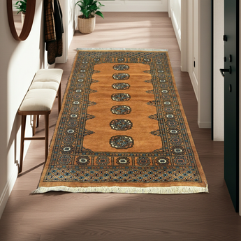 Orientmattor Handknuten Matta Bokhara Oriental, 147 x 92 cm, classic carpet with intricate patterns and rich textures.