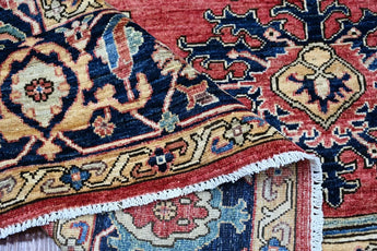 Handknuten Heriz Oriental rug, classic carpet from Orientmattor, measuring 306x245 cm, with intricate traditional patterns.