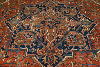 Orientmattor Heriz Oriental handwoven rug, classic carpet in 427x299 cm, detailed geometric patterns and rich colors.