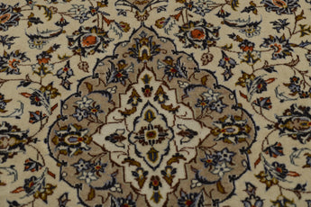 Handknuten Kashan Oriental carpet by Orientmattor, 211x142 cm, featuring intricate classic design and detailed floral motifs.