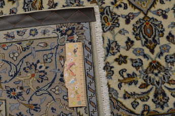 Handknuten Kashan Oriental rug, classic carpet by Orientmattor, 220 x 142 cm, detailed floral pattern and rich colors.