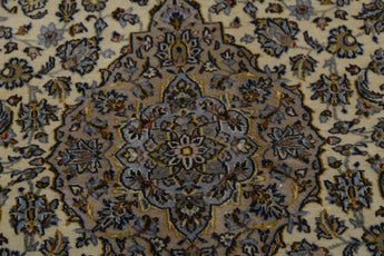 Handknuten Kashan Oriental rug by Orientmattor, classic carpet in 220x142 cm with intricate design and rich colors.