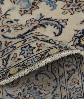 Orientmattor handknuten Kashan oriental rug, 330x235 cm, featuring intricate classic carpet patterns and rich traditional colors.