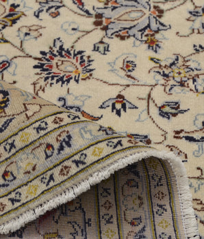Handwoven Kashan Oriental rug by Orientmattor, classic carpet with intricate patterns, measuring 346x255 cm.