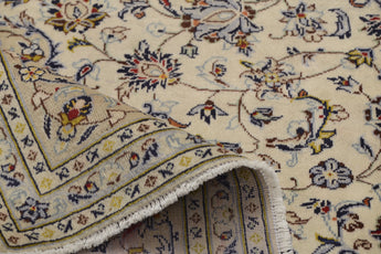 Handwoven Kashan Oriental rug by Orientmattor, classic carpet with intricate patterns, measuring 346x255 cm.