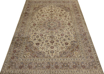 Handwoven Kashan Oriental rug by Orientmattor, classic carpet with intricate patterns, measuring 348 x 243 cm.