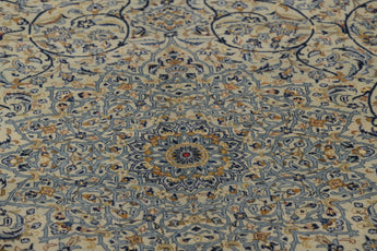 Handknuten Kashan Oriental rug by Orientmattor, classic carpet with intricate patterns, measuring 405 x 295 cm.
