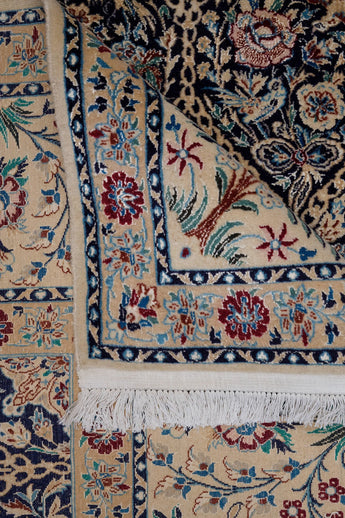 Handknuten matta Nain No.65991, classic carpet with intricate patterns and rich colors, showcasing fine craftsmanship.