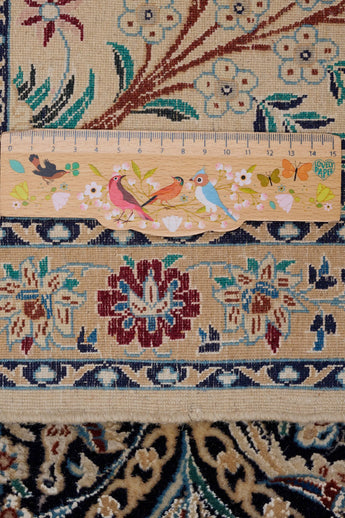 Classic Orientmattor handknuten matta Nain No.65991 with intricate patterns and rich colors in a spacious room setting.