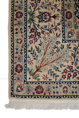 Handknuten matta Nain No.65991 in intricate patterns, showcasing its classic carpet design by Orientmattor.