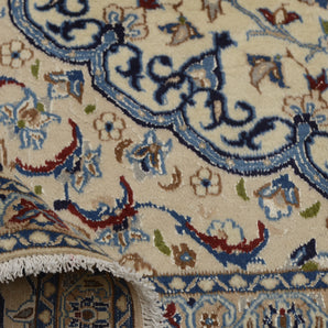 Handknuten Nain Oriental classic carpet by Orientmattor, 310 x 202 cm, detailed traditional design on plush fabric.