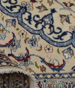Handknuten Nain Oriental classic carpet by Orientmattor, 310 x 202 cm, detailed traditional design on plush fabric.
