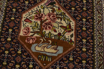 Handknuten Sanneh Oriental carpet, classic design, 323 x 63 cm, by Orientmattor with intricate patterns and rich colors.