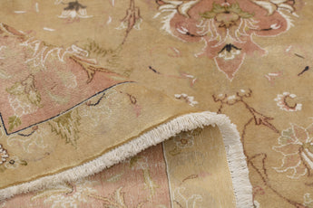 Orientmattor handknuten Tabriz Oriental rug, classic carpet with intricate patterns, 338 x 240 cm, detailed craftsmanship visible