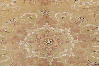 Classic Oriental Tabriz handknuten matta in 338x240 cm by Orientmattor, featuring intricate patterns and rich colors.