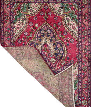 Handwoven Tabriz Persian carpet, classic Orientmattor rug, 193x138 cm with intricate patterns and rich colors.
