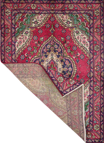 Handwoven Tabriz Persian carpet, classic Orientmattor rug, 193x138 cm with intricate patterns and rich colors.