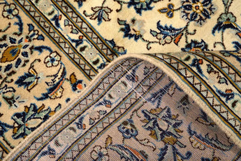 Orientmattor Kashan 61766 classic carpet with intricate traditional patterns, detailed close-up of the woven textile.
