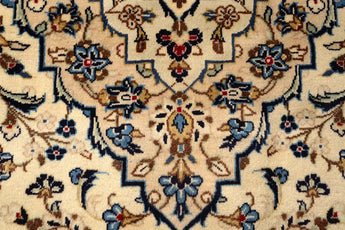 Orientmattor Kashan 61794 classic carpet showcasing intricate traditional patterns in warm colors.