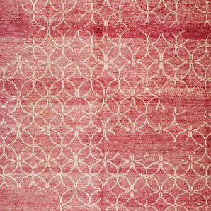 Orientmattor Vinto 53478 design carpet with intricate pattern, showcasing detailed textile craftsmanship in a close-up view.
