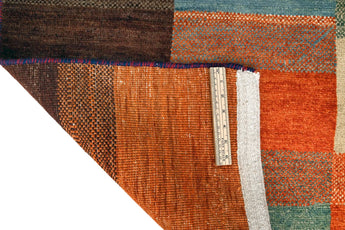 Orientmattor Gabbeh handknuten matta, oriental design, 174x117 cm with intricate patterns and warm colors.