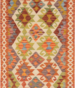 Orientmattor Kelim Chobi rug with intricate geometric patterns in warm earth tones, showcasing traditional handwoven craftsmanship.