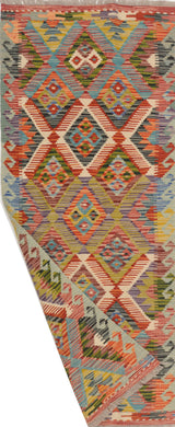 Orientmattor Kelim Chobi rug with intricate geometric patterns, showcasing traditional handcrafted design and vibrant earthy tones.