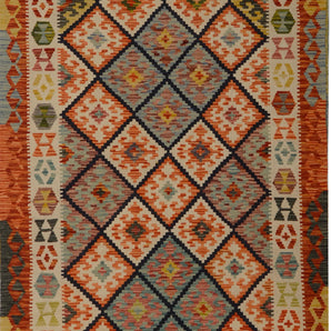 Kelim-Chobi 64743 Kelim rug by Orientmattor with intricate geometric patterns in warm earthy tones.