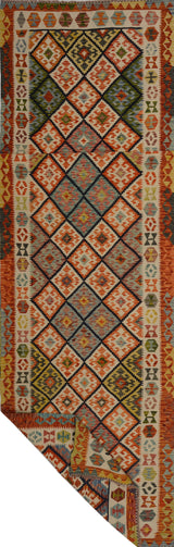 Orientmattor Kelim Chobi rug with intricate geometric patterns and warm earthy tones, showcasing traditional craftsmanship.