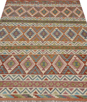 Orientmattor Kelim Chobi rug with intricate patterns and warm earthy tones, showcasing traditional handwoven craftsmanship.