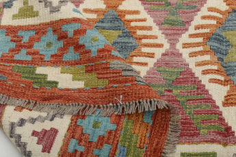 Orientmattor Kelim Chobi rug with intricate geometric patterns, showcasing traditional handmade craftsmanship.