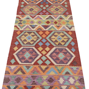 Orientmattor Kelim Chobi rug with intricate geometric patterns, featuring warm earthy tones and traditional handwoven design.