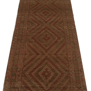 Orientmattor Mushvani Kelim rug with intricate geometric patterns, showcasing traditional handwoven craftsmanship and earthy tones.