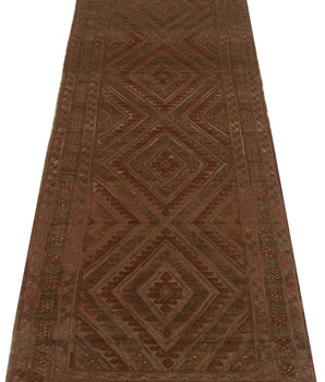 Orientmattor Mushvani Kelim rug with intricate geometric patterns, showcasing traditional handwoven craftsmanship and earthy tones.