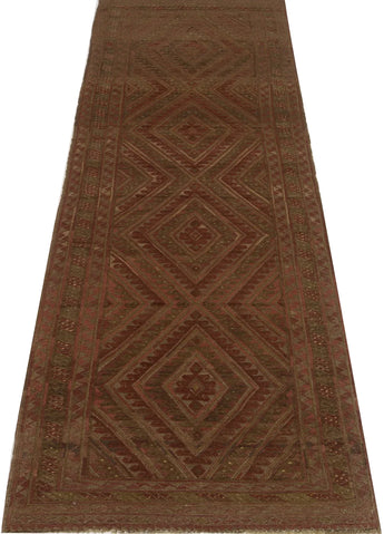 Orientmattor Mushvani Kelim rug with intricate geometric patterns, showcasing traditional handwoven craftsmanship and earthy tones.