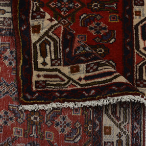 Handwoven Hamadan Oriental village carpet from Orientmattor, 300x82 cm, showcasing intricate patterns and rich colors.