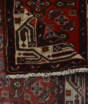 Handwoven Hamadan Oriental village carpet from Orientmattor, 300x82 cm, showcasing intricate patterns and rich colors.