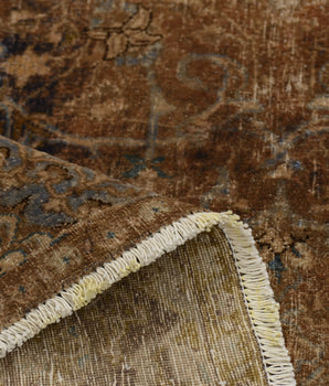 Vintage Oriental handknuten matta from Orientmattor, 267 x 165 cm, featuring intricate traditional patterns.
