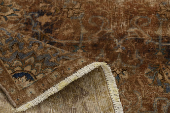 Vintage Oriental handknuten matta from Orientmattor, 267 x 165 cm, featuring intricate traditional patterns.