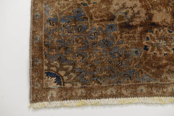 Vintage Oriental handwoven rug by Orientmattor, 267 x 165 cm, featuring intricate traditional patterns and rich colors.