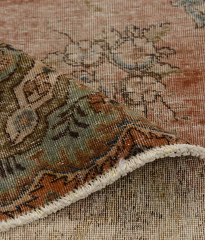 Vintage Oriental handwoven rug by Orientmattor, 331x245 cm with intricate patterns and rich colors.
