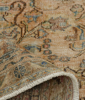 Vintage Oriental handknuten matta in 362x282 cm with intricate patterns, crafted by Orientmattor.